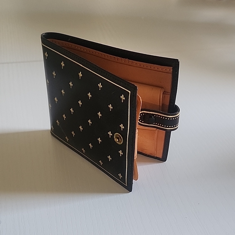 Black leather Wallet with Gold Fleur Accent